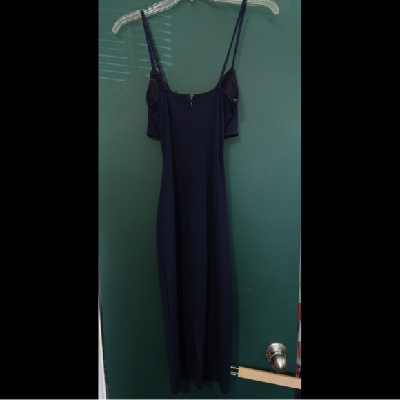 Spaghetti strap keyhole dress - Picture 2 of 3